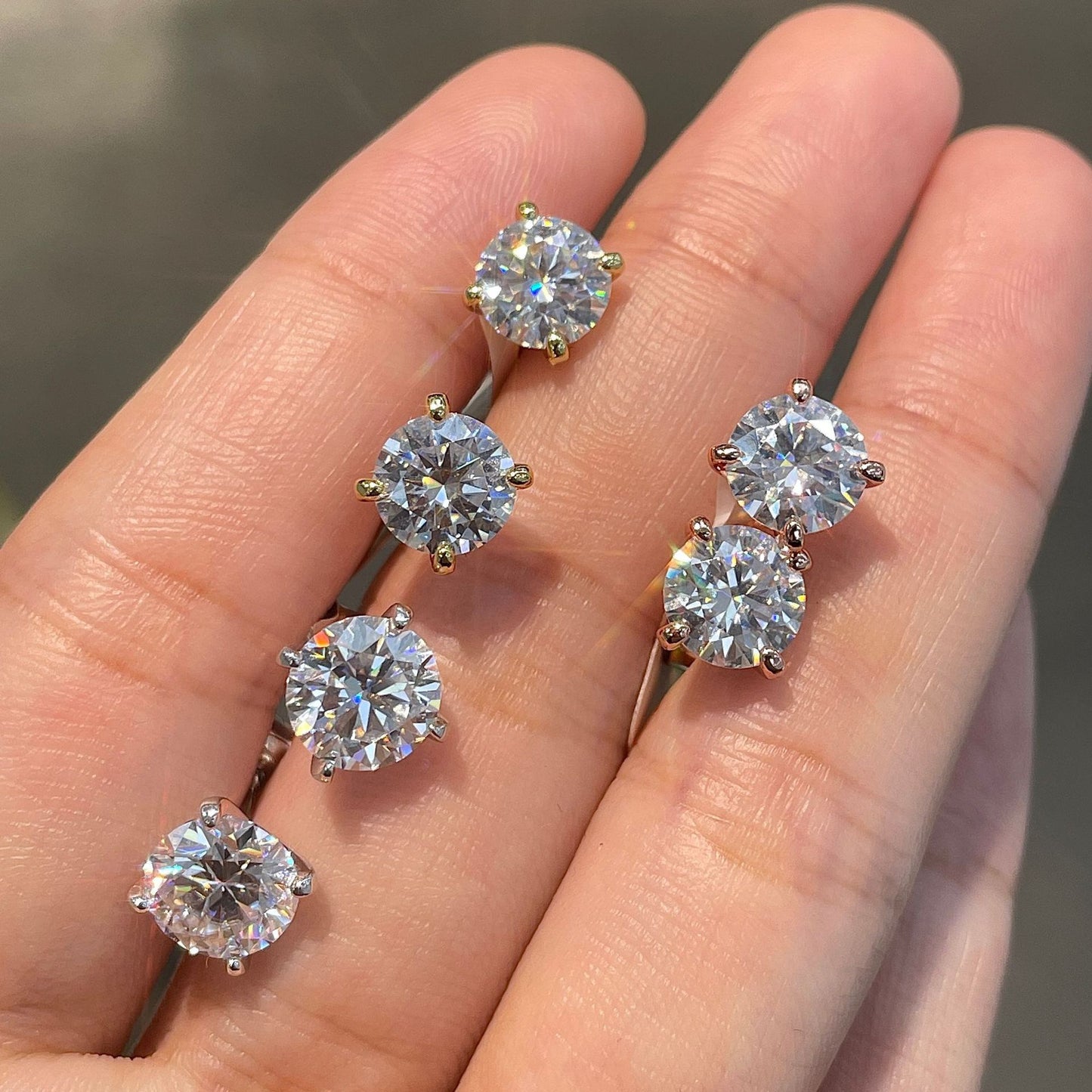 Moissanite 4-prong Stud Earring