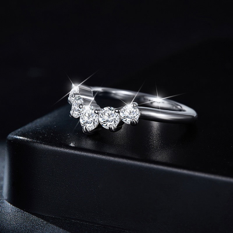 Moissanite stackable v band ring